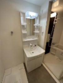 洗面設備　写真は同マンションの他のお部屋のものです