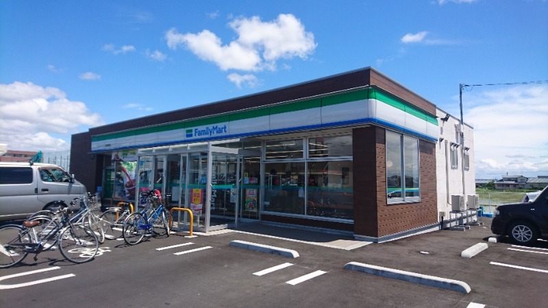 コンビニ　ファミリーマート新潟槇尾店（コンビニ）まで380m