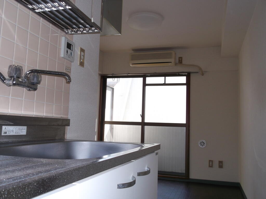 ＪＲ中央線 荻窪駅 徒歩7分 4階建 築44年の居間写真