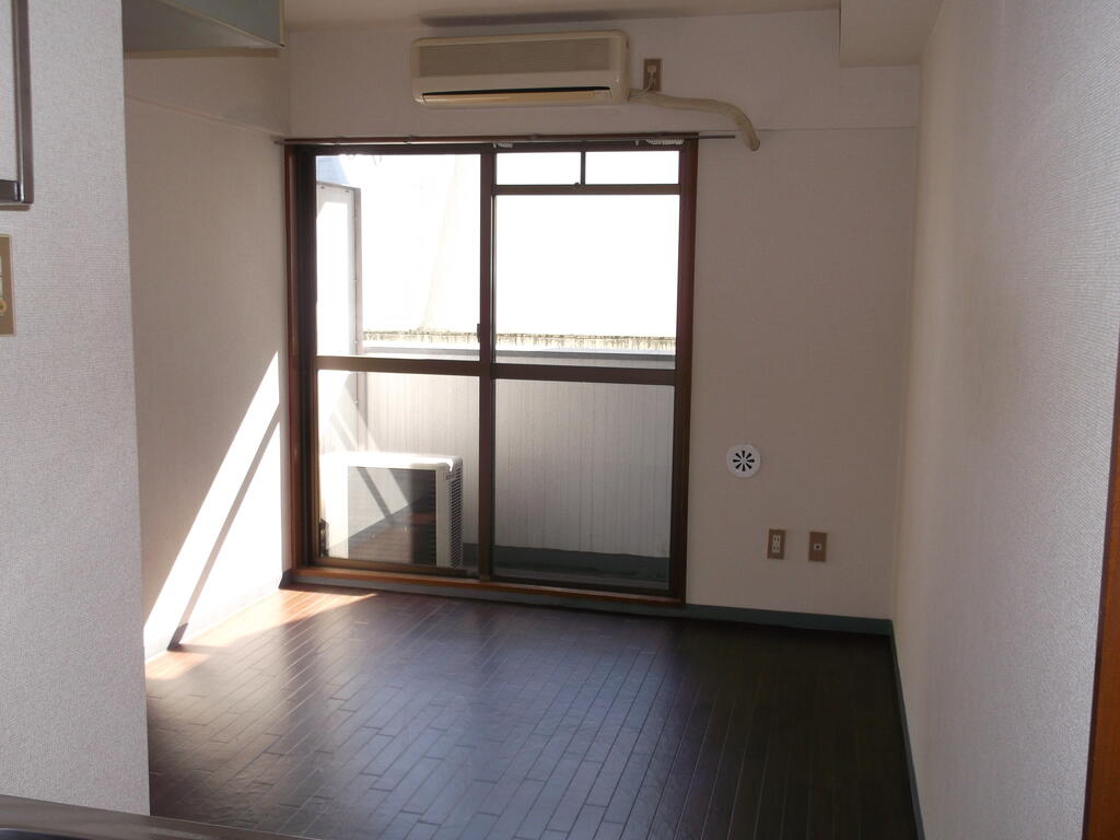 ＪＲ中央線 荻窪駅 徒歩7分 4階建 築44年の居間写真