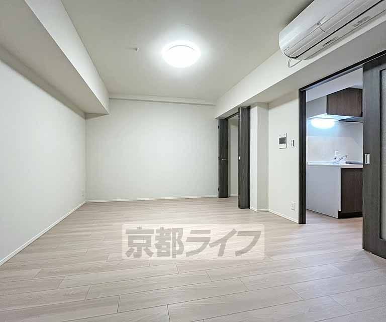 ファーストコート御池新町の居間写真