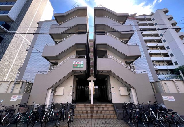 エントランス　自転車置き場もたっぷりあります