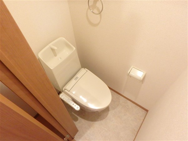 京王線 柴崎駅 徒歩4分 3階建 築10年のトイレ写真