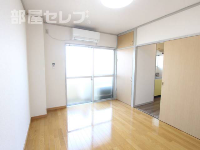 居室・リビング　日当たり良好、明るいお部屋です。