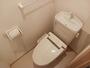 トイレ　落ち着いた色調のトイレです