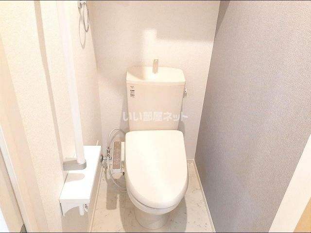 ＪＲ南武線 西府駅 徒歩12分 3階建 築6年のトイレ写真