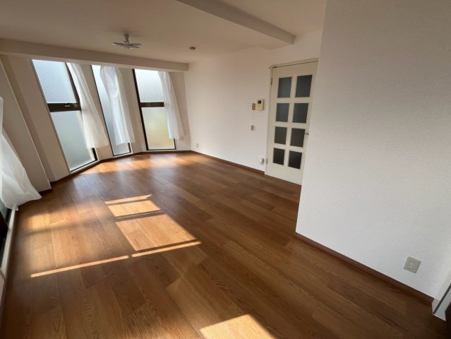 サニーコート浜芦屋の居間写真