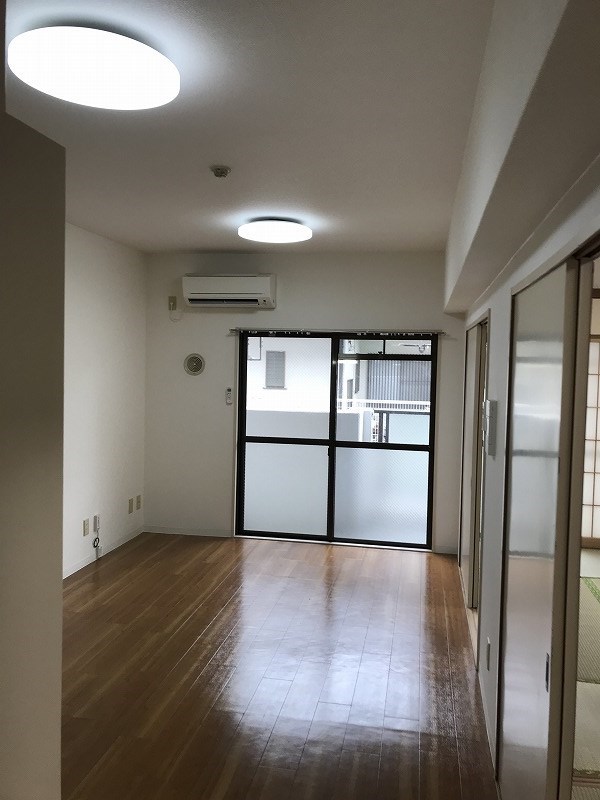 居室・リビング　※参考写真（同物件別部屋です）