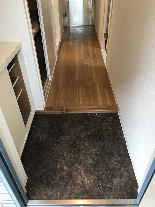 玄関　※参考写真（同物件別部屋です）