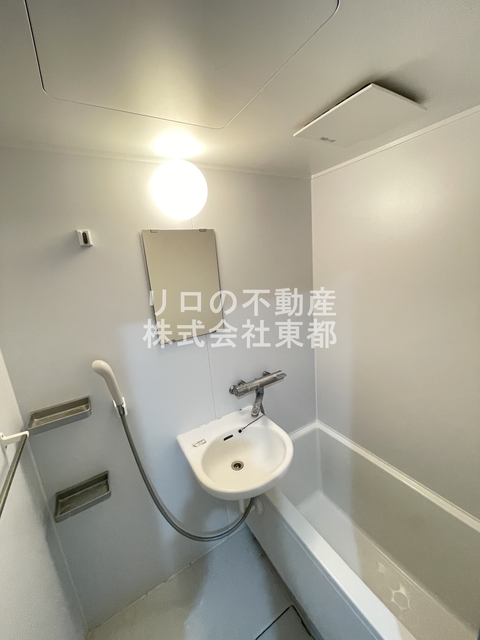 バス・シャワールーム　清潔感のある浴室で、１日の疲れを癒しリラックスできます。