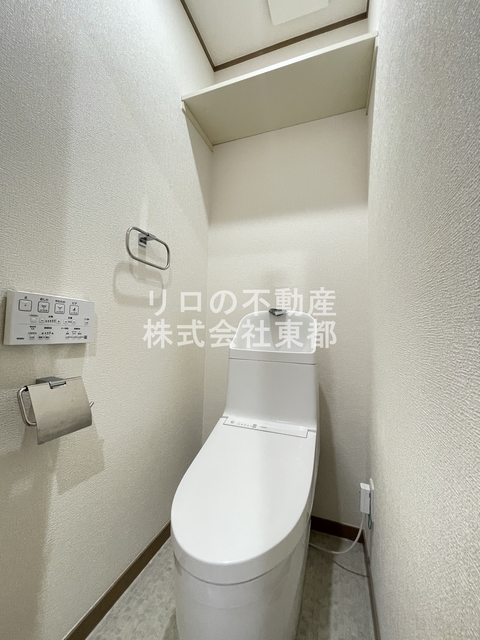 トイレ　上部収納棚あり！