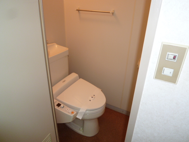 トイレ　シャワートイレでスッキリ