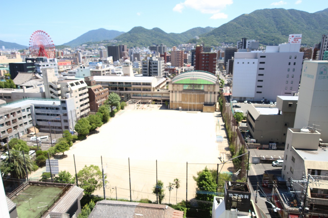 小学校　北九州市立小倉中央小学校（小学校）まで737m