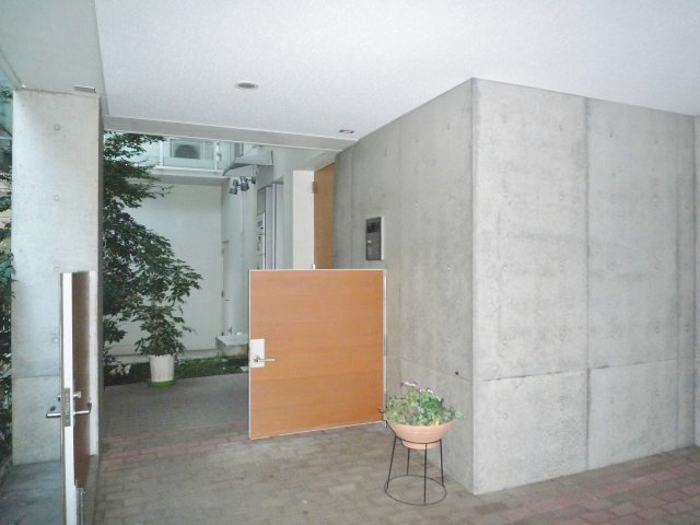 第2吉岡マンションの外観写真
