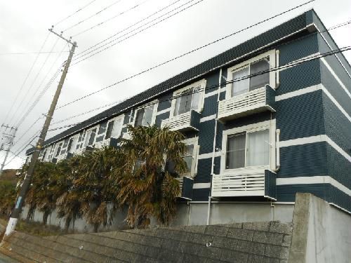 横須賀市長沢のアパートの建物外観