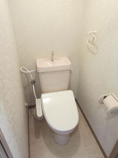 トイレ　ウォシュレット機能付き