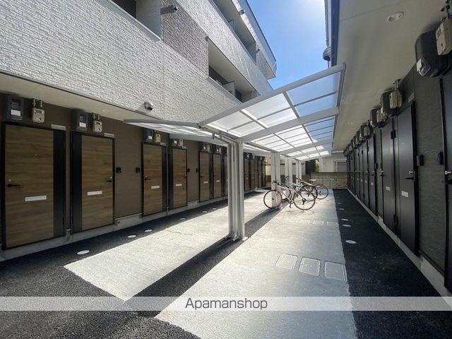 ロビー　駐車場