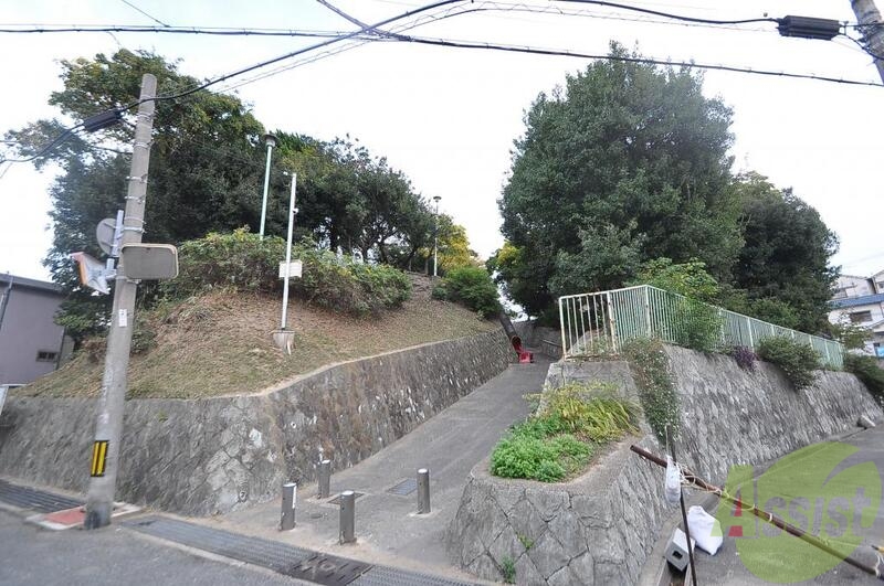 【神戸市垂水区青山台のアパートの公園】