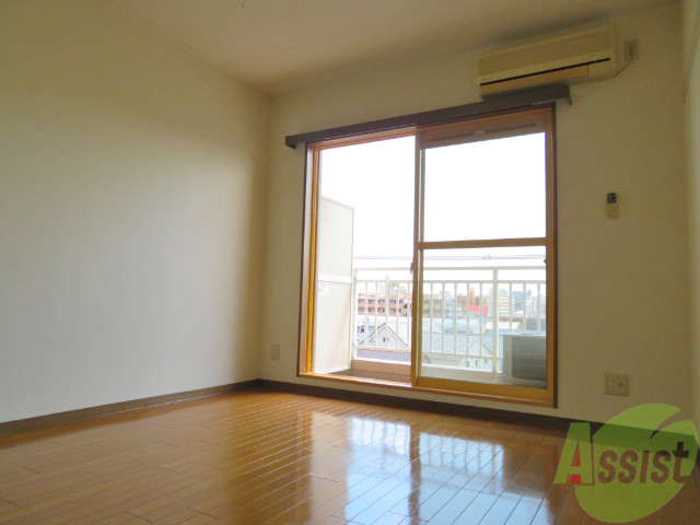 その他部屋・スペース　シングルベットも置けそうな広さのお部屋ですね。