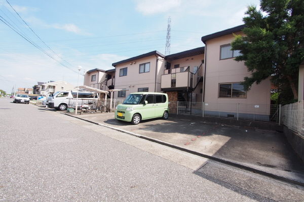 名古屋市中川区大当郎のマンションの建物外観