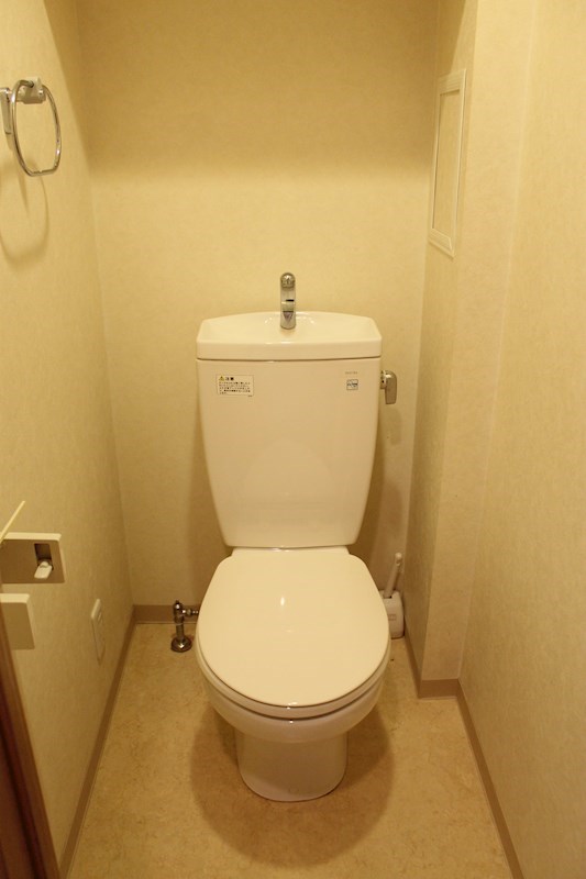 トイレ　弊社は全物件が仲介手数料半月分でご紹介可能です。