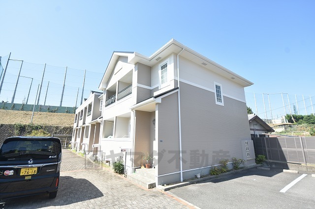 ヒルトップ千里山田の建物外観