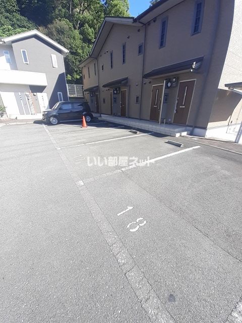 【姫路市青山のアパートの駐車場】