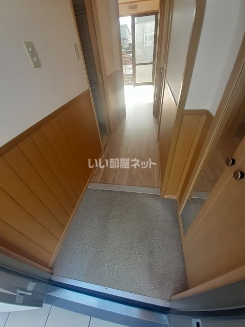 【姫路市青山のアパートの玄関】