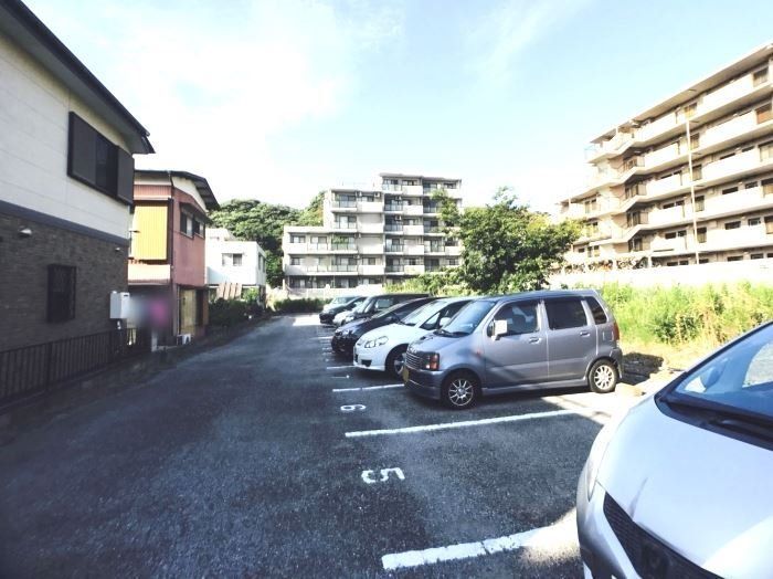 【千葉市花見川区幕張町のアパートの駐車場】