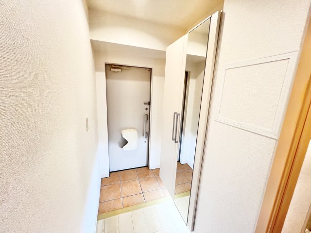 玄関　※別部屋参考写真