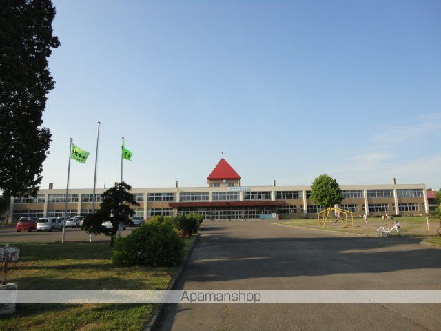 小学校　滝川市立西小学校（小学校）まで450m