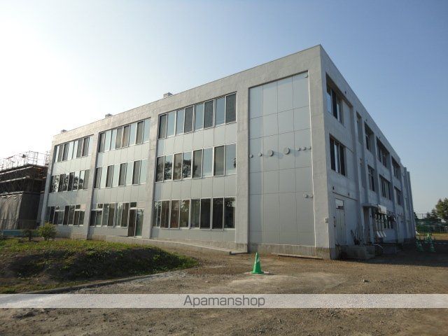 中学校　滝川市立開西中学校（中学校）まで900m