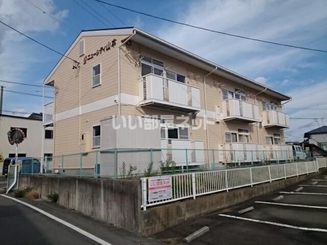 豊川市八幡町のアパートの建物外観