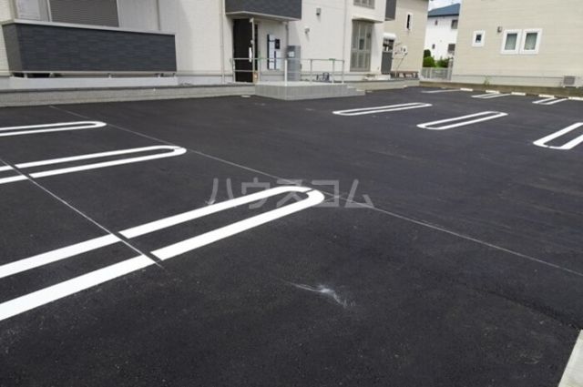 【浜松市中央区佐鳴台のアパートの駐車場】