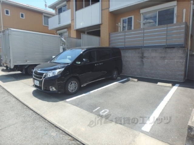 【乙訓郡大山崎町字円明寺のアパートの駐車場】