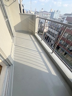 【大阪市平野区西脇のマンションのバルコニー】