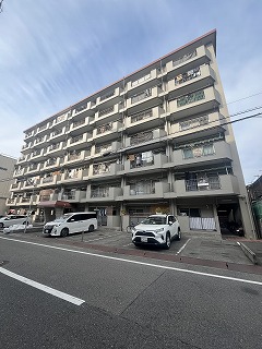 【大阪市平野区西脇のマンションの建物外観】