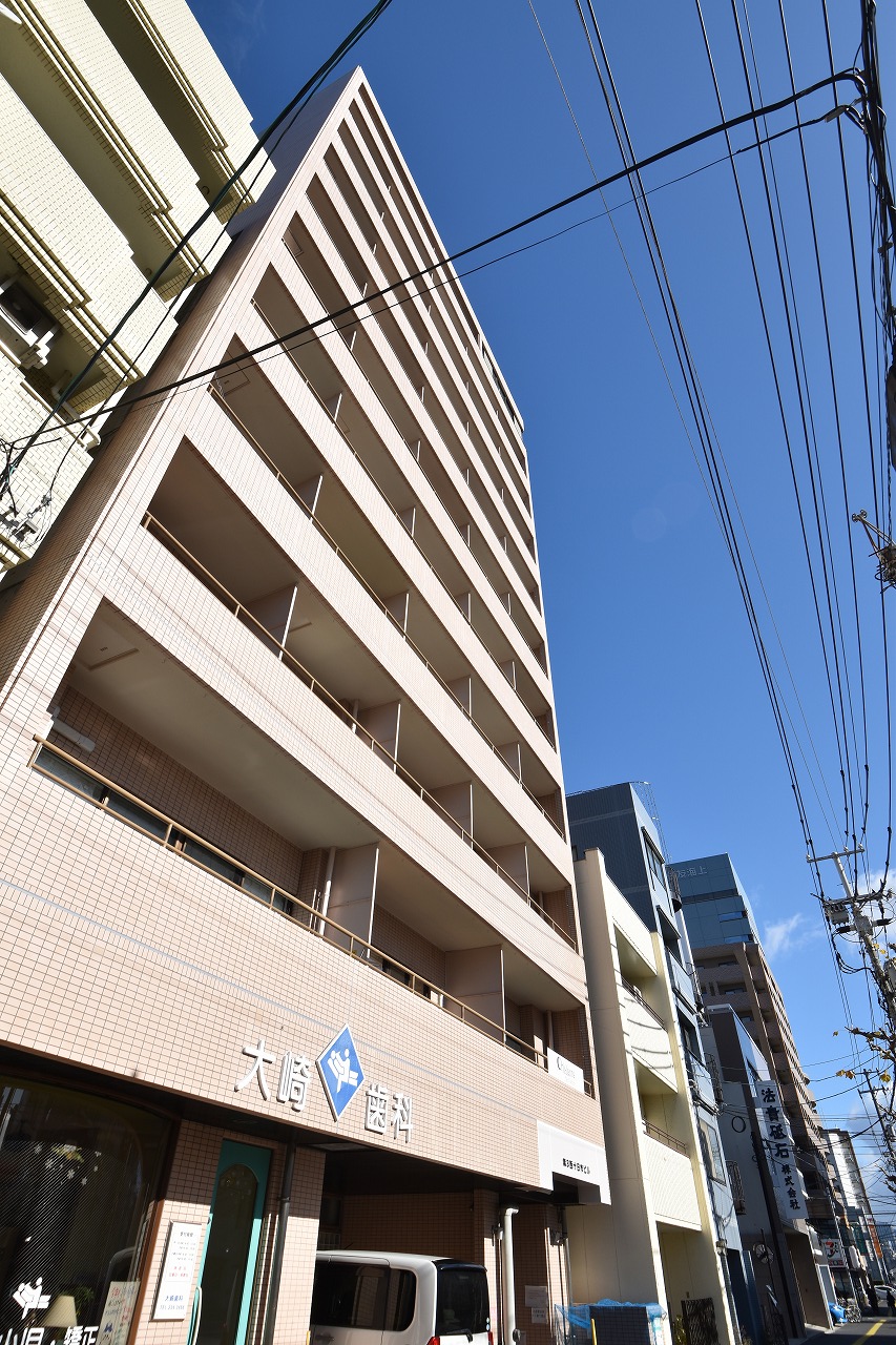 【広島市中区西十日市町のマンションの建物外観】