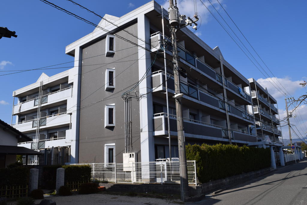 エース湯田1号館の建物外観