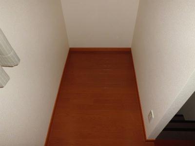 その他　階段脇のフリースペースは収納にぴったり。