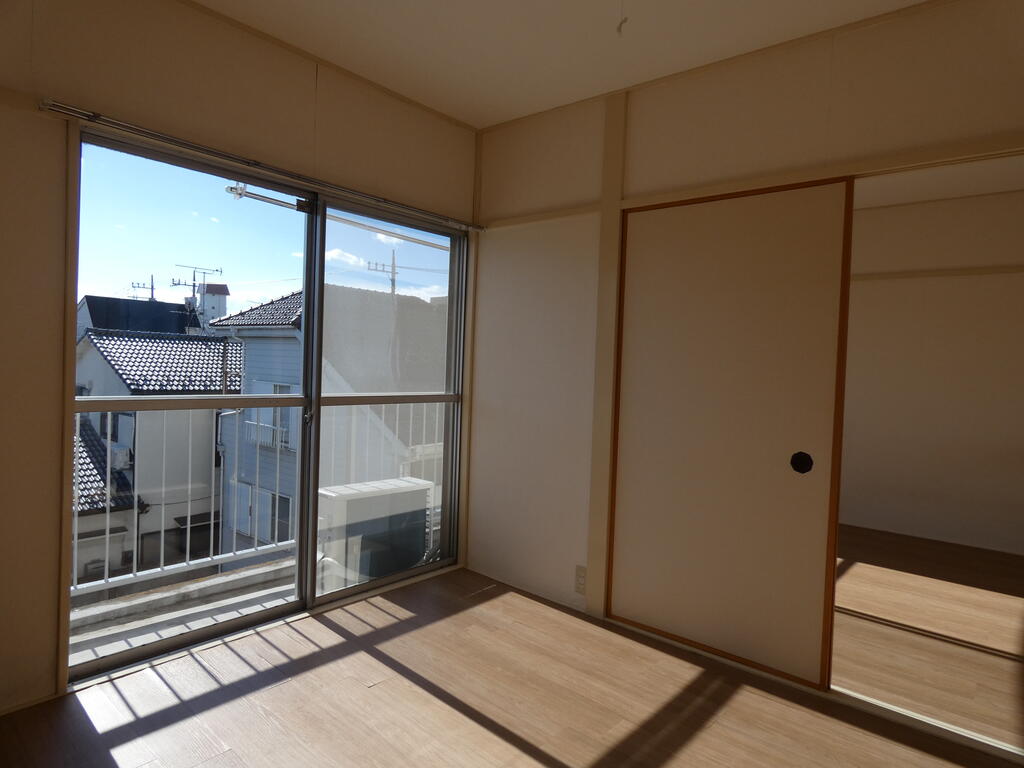 旭マンションの居間写真