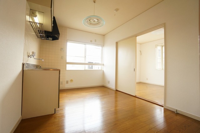 居室・リビング　別号室の写真です