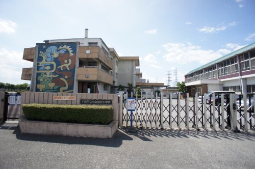 小学校　城北小学校（小学校）まで987m