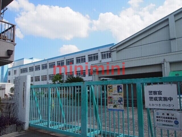 小学校　高槻市立西大冠小学校（小学校）まで853m