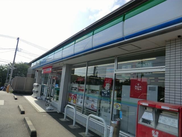 コンビニ　ファミリーマート湘南台文化センター前店（コンビニ）まで593m