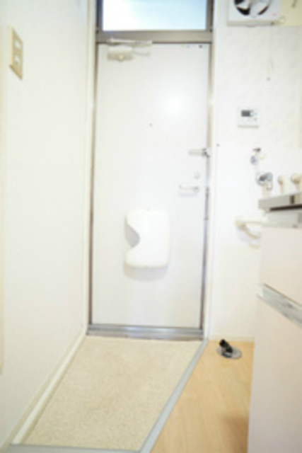 玄関　参考写真（同建物別部屋のものです）