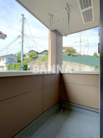 バルコニー　●入居中の為、隣（202号）の内装です。