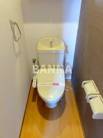 トイレ　●入居中の為、隣（202号）の内装です。