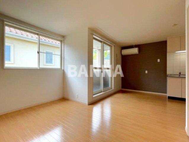 居室・リビング　●入居中の為、隣（202号）の内装です。