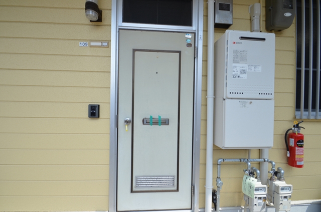 エントランス　玄関前